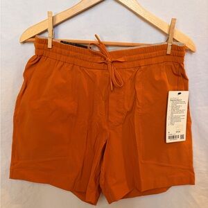 Lululemon Bowline Shorts 5" Mens M Orange
